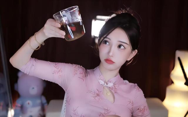 盘点4位身材变化“巨大”的美女网红，颜值超高腿还长