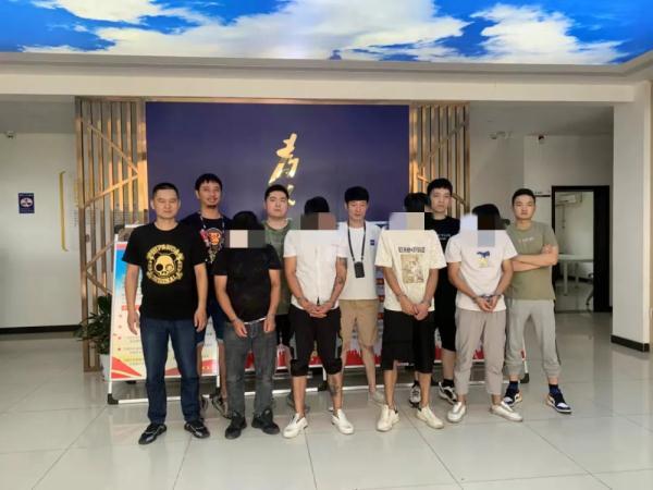 杭州已婚男与美女裸聊被骗18万,警方:破案40余起,抓获18人