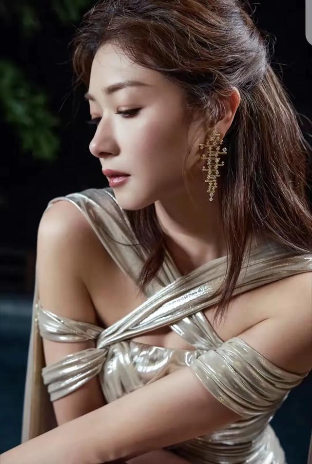 万茜的鼻子真是美到词穷啊,是和天仙同框都能平分秋色的那种绝了