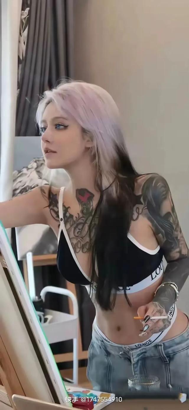 劲爆美女纹身:潮流壁纸让你的手机更酷炫!