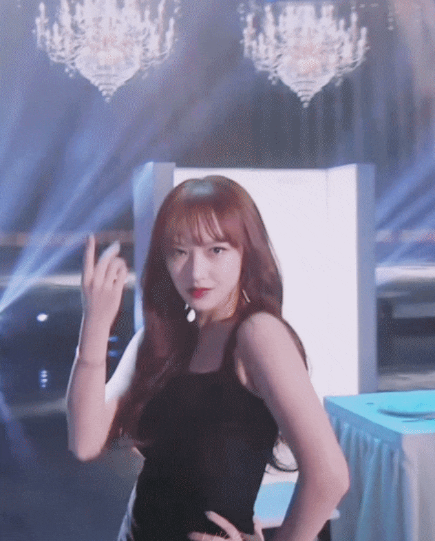 这个98年生的大胸萝莉,当过蔡徐坤导师,和王一博跳过舞:这是妖精转世吧