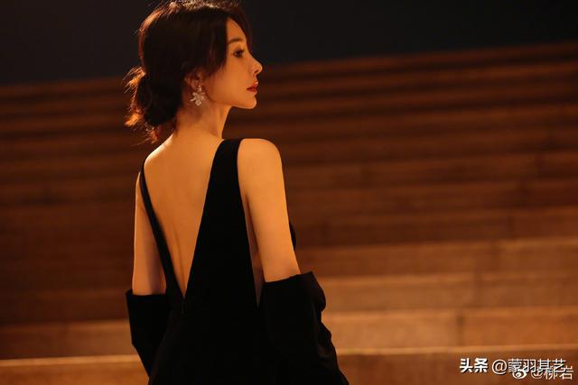 美胸美腿美背,金鸡奖女星疯狂抢镜,影后却是低调的奚美娟