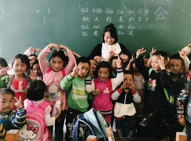 90后硬核美女学霸,山里“蹲”4年教5万多孩子写诗…