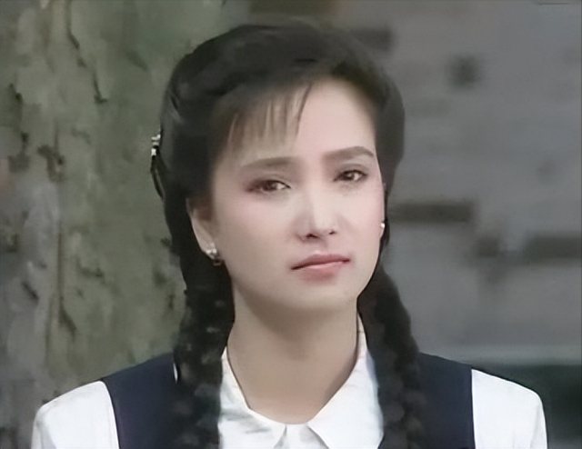 江南多美女,这4位女星,个个温婉大气,甩“网红脸”几条街