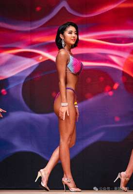 健美女们(日本18岁女高中生变身比基尼健美女神肌肉反差照引惊呼：这元气)