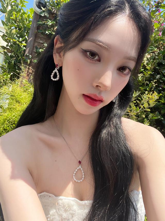 女明星小肚子明显,腹部脂肪清晰可见,网友:她仍然会受欢迎