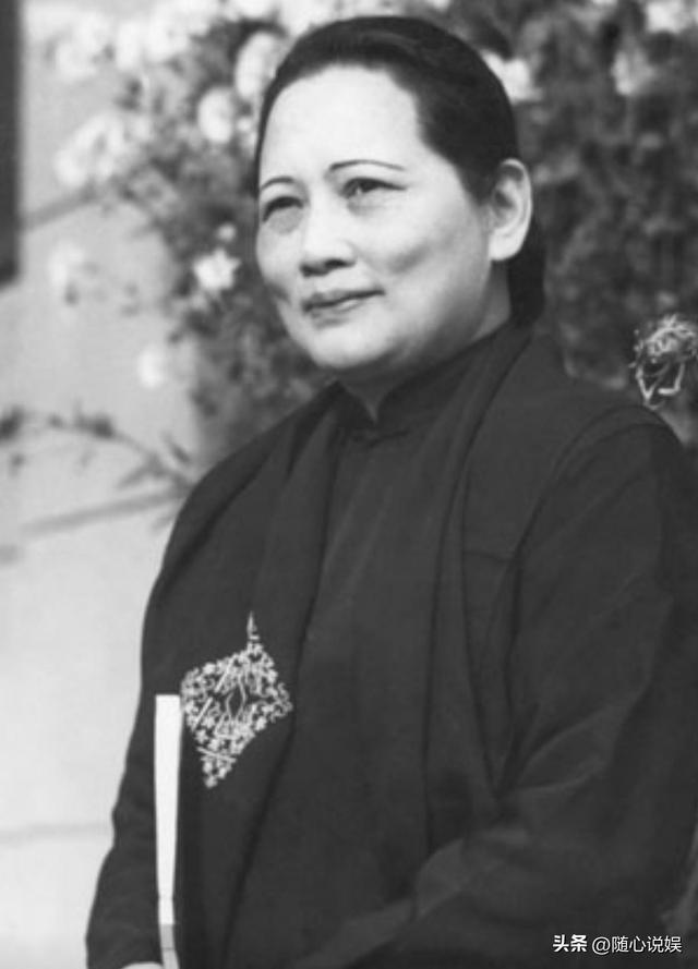 演过“宋庆龄”的16位女星，谁像国母本尊再现，谁赶鸭子上架？