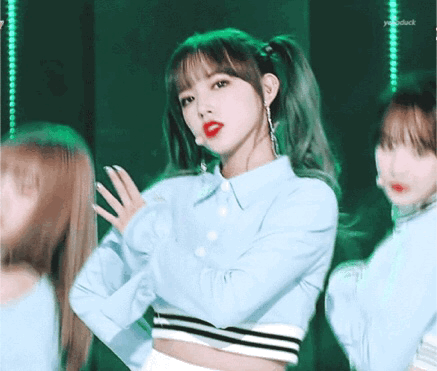 这个98年生的大胸萝莉,当过蔡徐坤导师,和王一博跳过舞:这是妖精转世吧