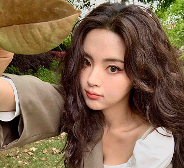 细节见人品,一微胖女孩晒写真照遭网友群嘲,杨超越评论区这样回复不要太暖