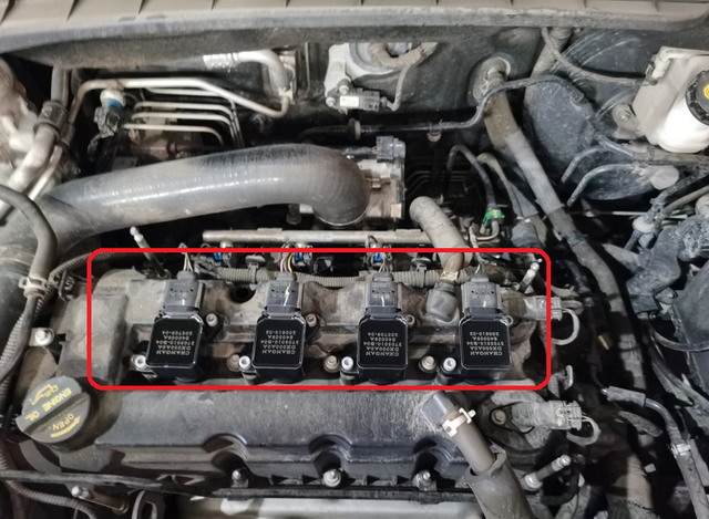 发动机怠速不稳，这种情况是否正常？产生上述现象的原因是什么？