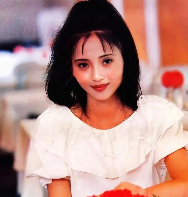 江南多美女,这4位女星,个个温婉大气,甩“网红脸”几条街