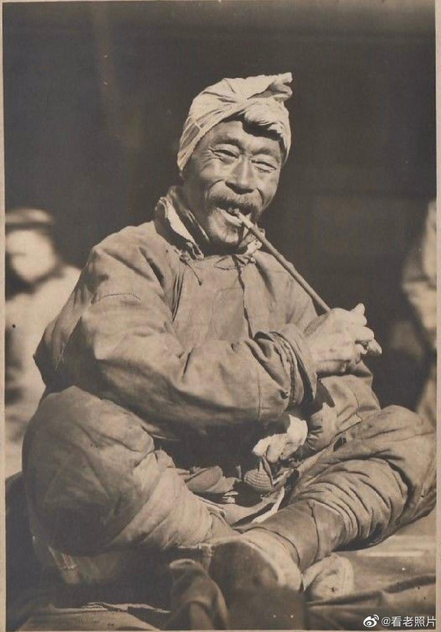 日本侵华施暴照:图6日军随军记者镜头里面的苏州姑娘