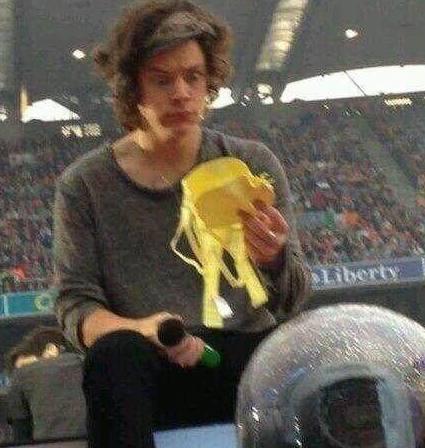 严肃讨论,五月天一共在演唱会上捡到过多少件内衣