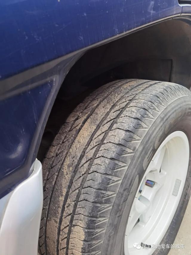 老车群里看到一台两门的二代帕杰罗,关键还是3.0手动档,够牛