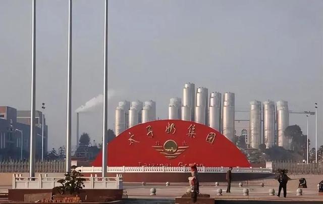 堪比狂飙!美女公安副局长狂言:背后的靠山不可动摇,结局打脸