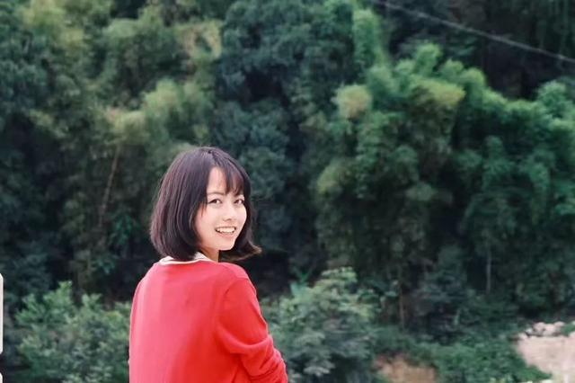 90后硬核美女学霸,山里“蹲”4年教5万多孩子写诗…