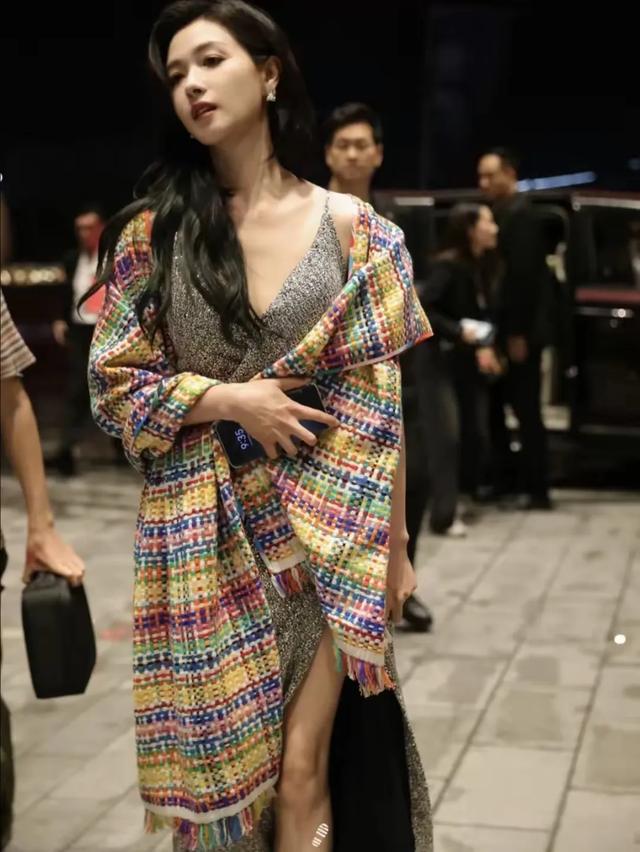 万茜的鼻子真是美到词穷啊,是和天仙同框都能平分秋色的那种绝了