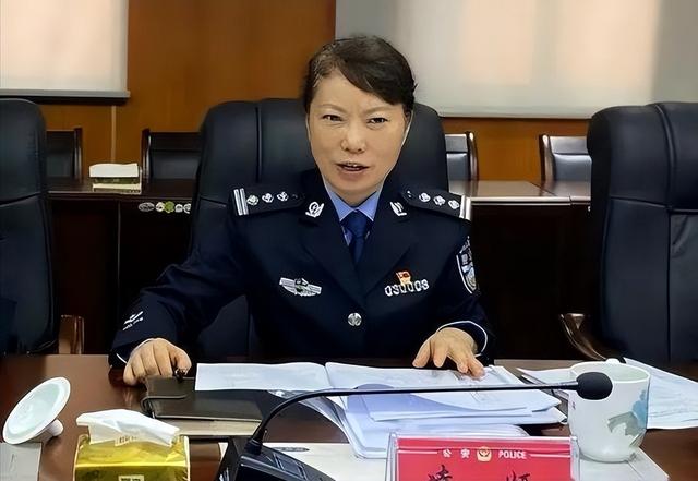 堪比狂飙!美女公安副局长狂言:背后的靠山不可动摇,结局打脸