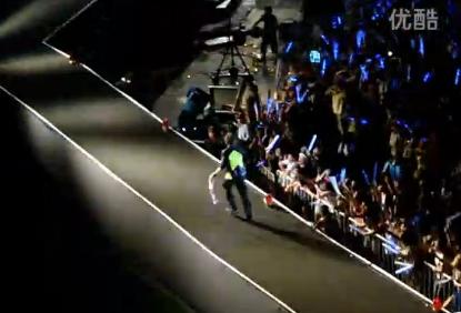 严肃讨论,五月天一共在演唱会上捡到过多少件内衣