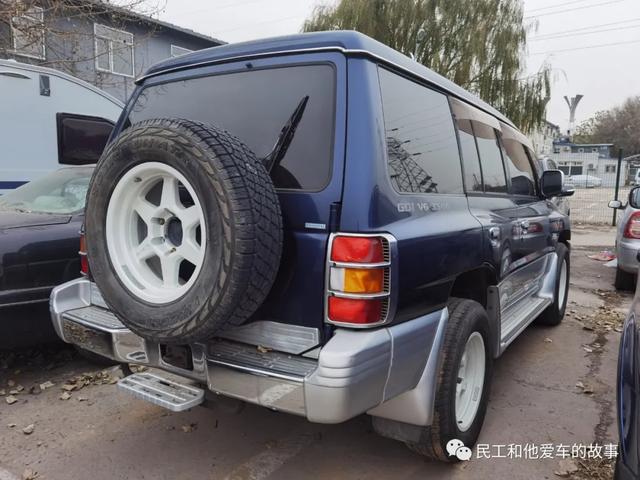 老车群里看到一台两门的二代帕杰罗,关键还是3.0手动档,够牛