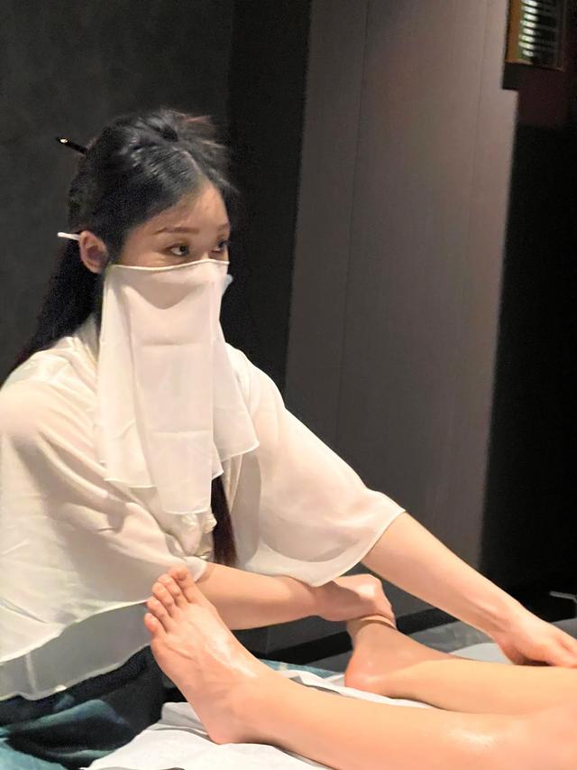 采耳店内幕:女技师的轻柔式按摩,别有洞天