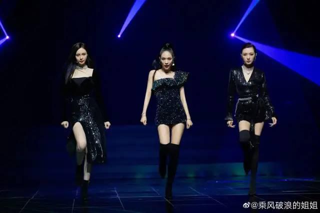 性感女神有很多,她是很高级的那种