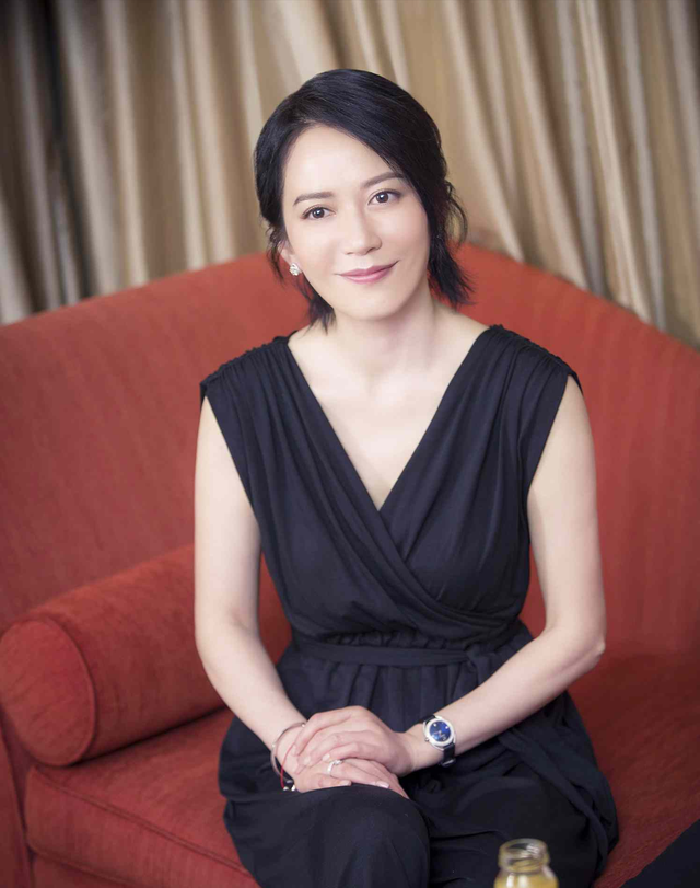 江南多美女,这4位女星,个个温婉大气,甩“网红脸”几条街