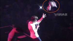 美女弯腰无罩(严肃讨论，五月天一共在演唱会上捡到过多少件内衣)
