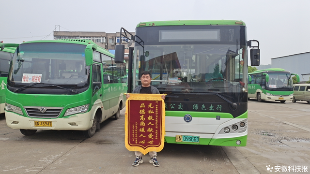 援手助人于危难 小车厢里有大爱