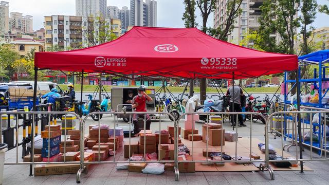 深圳疫情亮“红灯”,急按七日“慢行键”