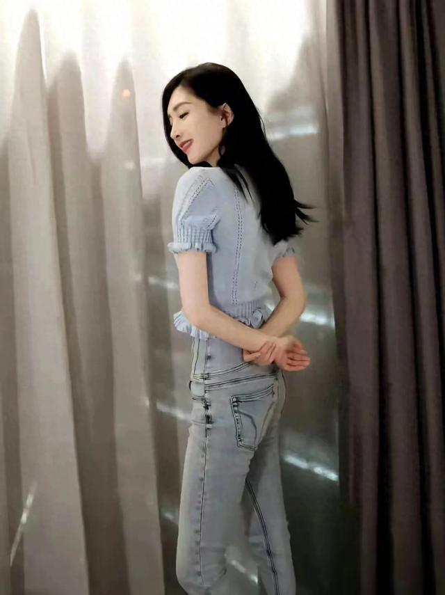 江疏影，牛仔裤人字拖，姐姐好美