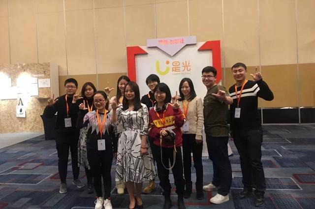 90后硬核美女学霸,山里“蹲”4年教5万多孩子写诗…