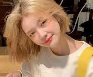 夸美女难忘(花式夸女朋友的自拍文案 即使是后脑勺也是惊人的美貌)