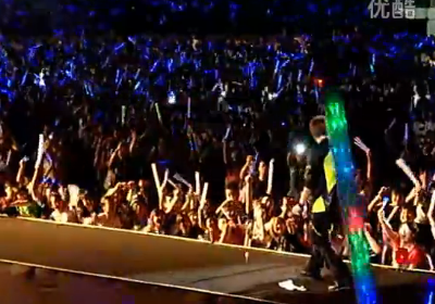 严肃讨论,五月天一共在演唱会上捡到过多少件内衣