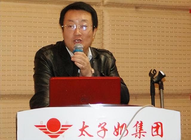 堪比狂飙!美女公安副局长狂言:背后的靠山不可动摇,结局打脸