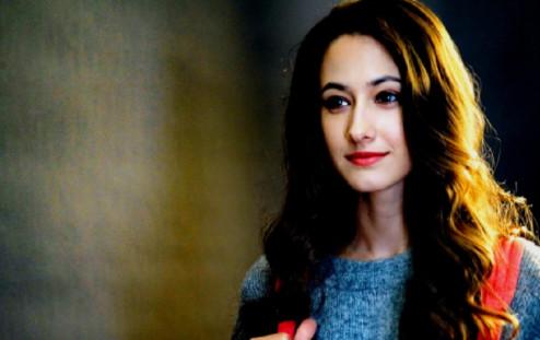 过年看《囧妈》，带火一位180cm+的乌克兰90后美女