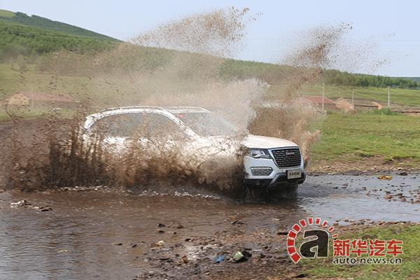 底盘扎实有韧劲儿 试驾新哈弗H8