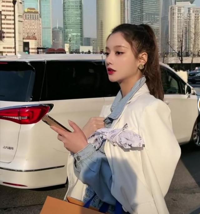 女网红撞脸热巴,被赞比本尊还美,网红圈为热度都在碰瓷明星?