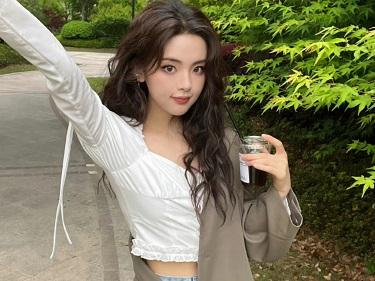 细节见人品,一微胖女孩晒写真照遭网友群嘲,杨超越评论区这样回复不要太暖