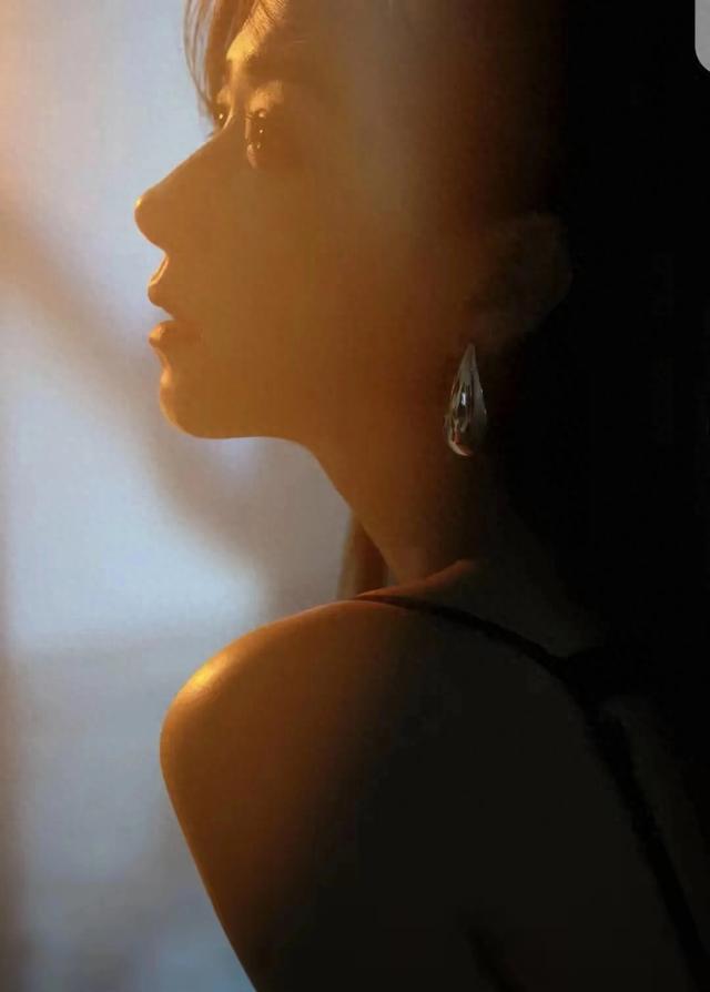 万茜的鼻子真是美到词穷啊,是和天仙同框都能平分秋色的那种绝了