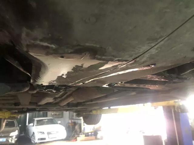 后怕!青岛男子花30万买辆“顶配”车,高速上突然油门失灵…