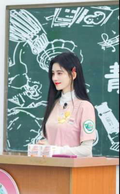 鞠婧祎四千年美女什么梗(鞠婧祎回应“四千年”称号又上热搜？难道又要翻车？)