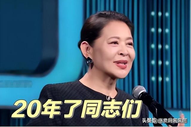 央视主持李梓萌现身沈阳街头,性感下身引来路人围观