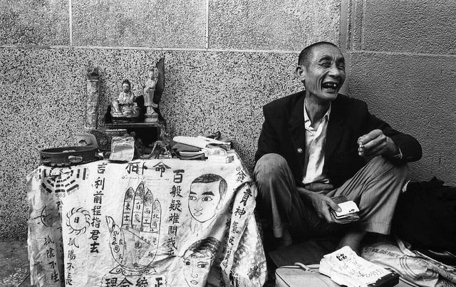 一组精彩照片:丹麦漂亮的超胖女模特,属于非洲山魈的写真镜头