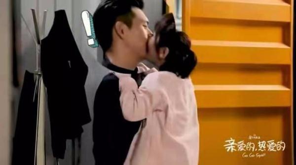 《亲爱的》初吻揭秘,李现后退躲避怕挨打,杨紫临场反应亮了