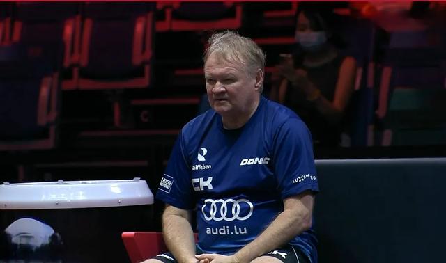 德国名女踹挡板遭禁赛！吃球拍，听妈妈话跟老公回家，借美女潇洒