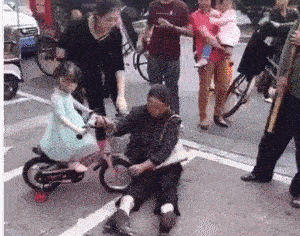 公司新来的女员工不仅身材好，工作能力也强，每次老板出差都带她