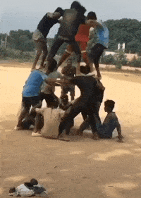 公司新来的女员工不仅身材好，工作能力也强，每次老板出差都带她