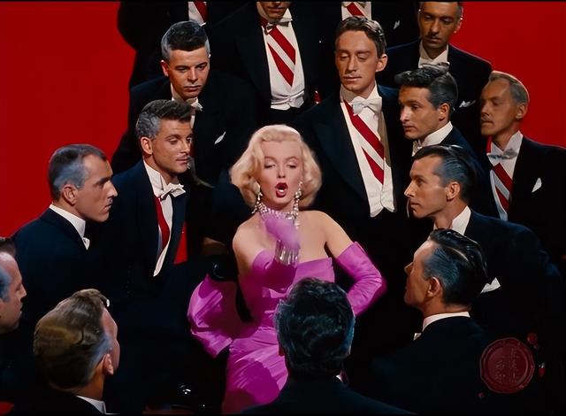 电影《绅士爱美人》：梦露和罗素携手带你领略音乐喜剧的无限魅力