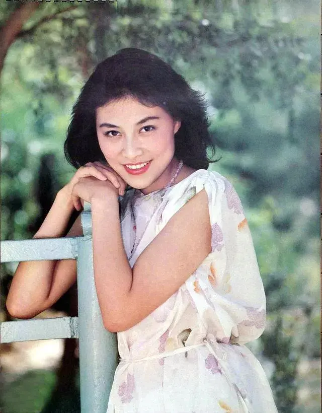 张嘉译力捧她，岳红称亏欠她，这位星二代为啥一直不红？